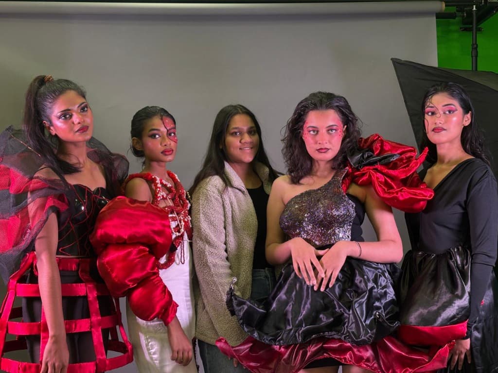 Behind the scenes image 5